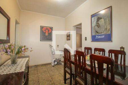 Casa à venda com 374m², 4 quartos e 1 vaga Casa à venda com 374m², 4 quartos e 1 vagaSala