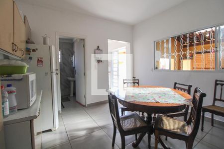 Casa à venda com 374m², 4 quartos e 1 vaga Casa à venda com 374m², 4 quartos e 1 vagaCozinha