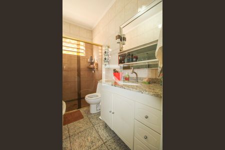 Casa à venda com 374m², 4 quartos e 1 vaga Casa à venda com 374m², 4 quartos e 1 vagaBanheiro