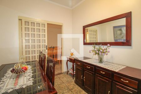 Casa à venda com 374m², 4 quartos e 1 vaga Casa à venda com 374m², 4 quartos e 1 vagaSala