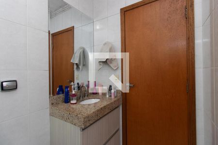 Casa à venda com 110m², 3 quartos e 2 vagasBanheiro da Suíte