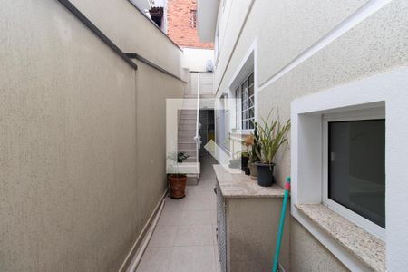 Casa à venda com 110m², 3 quartos e 2 vagasCorredor externo