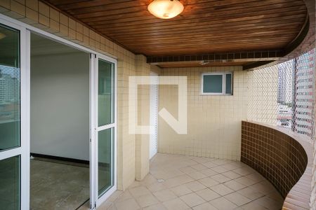 Apartamento à venda com 176m², 4 quartos e 3 vagasVaranda da suíte 1 e da sala