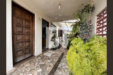 Casa à venda com 175m², 2 quartos e 2 vagas Casa à venda com 175m², 2 quartos e 2 vagasÁrea externa