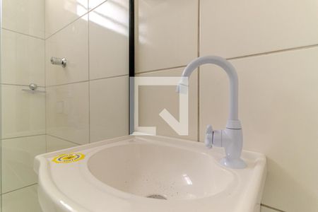 Banheiro de kitnet/studio para alugar com 1 quarto, 29m² em Santa Ifigênia, São Paulo