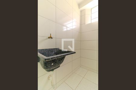 Banheiro de kitnet/studio para alugar com 1 quarto, 29m² em Santa Ifigênia, São Paulo