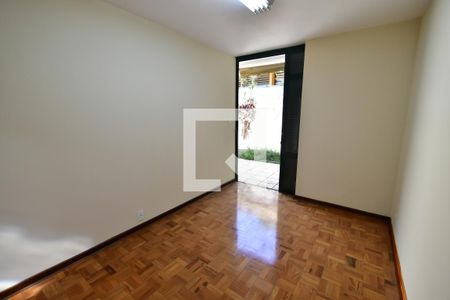 Casa à venda com 427m², 5 quartos e 2 vagasQuarto 1