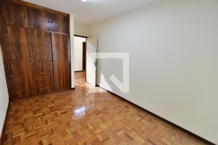 Casa à venda com 427m², 5 quartos e 2 vagasQuarto 1