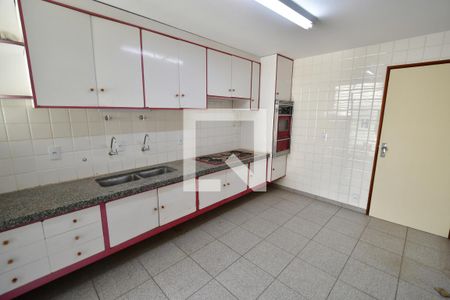 Casa à venda com 427m², 5 quartos e 2 vagasCozinha