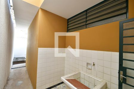 Casa à venda com 427m², 5 quartos e 2 vagasCasa Fundos - Área de Serviço