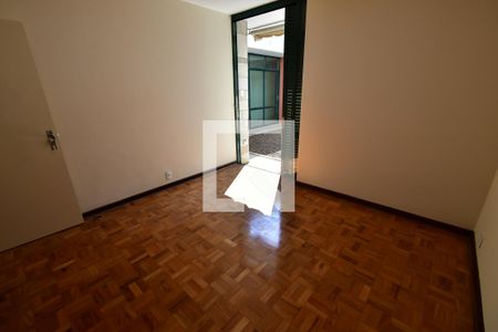 Casa à venda com 427m², 5 quartos e 2 vagasQuarto 2