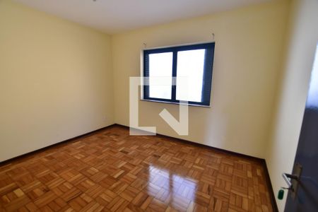 Casa à venda com 427m², 5 quartos e 2 vagasCasa Fundos - Quarto 2