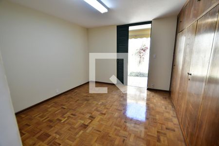 Casa à venda com 427m², 5 quartos e 2 vagasQuarto 3 - Suíte