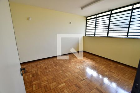 Casa à venda com 427m², 5 quartos e 2 vagasCasa Fundos - Sala