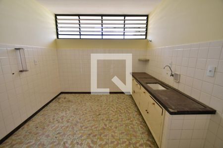 Casa à venda com 427m², 5 quartos e 2 vagasCasa Fundos - Cozinha