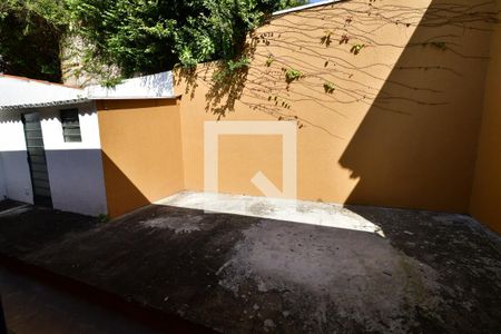 Casa à venda com 427m², 5 quartos e 2 vagasCasa Fundos - Quarto 1 Vista