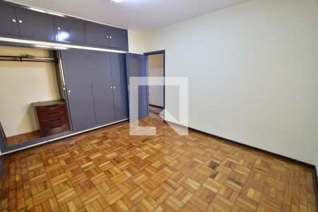 Casa à venda com 427m², 5 quartos e 2 vagasCasa Fundos - Quarto 1