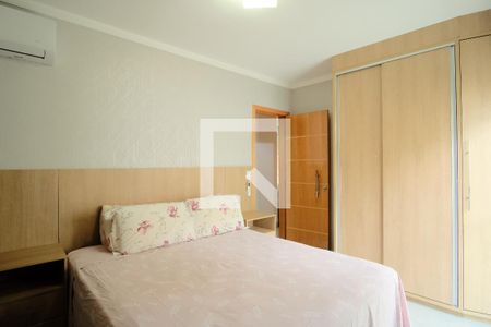 Casa de condomínio para alugar com 230m², 4 quartos e 3 vagasSuíte 1