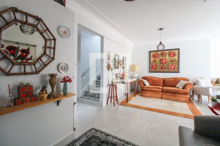 Casa para alugar com 300m², 4 quartos e 4 vagas Casa para alugar com 300m², 4 quartos e 4 vagasSala