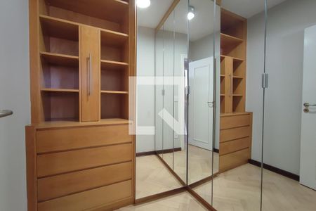 Casa à venda com 615m², 6 quartos e 6 vagas Casa à venda com 615m², 6 quartos e 6 vagasQuarto Suíte 4