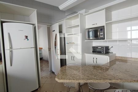 Casa à venda com 615m², 6 quartos e 6 vagas Casa à venda com 615m², 6 quartos e 6 vagasCozinha