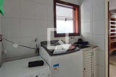 Casa à venda com 615m², 6 quartos e 6 vagas Casa à venda com 615m², 6 quartos e 6 vagasÁrea de Serviço