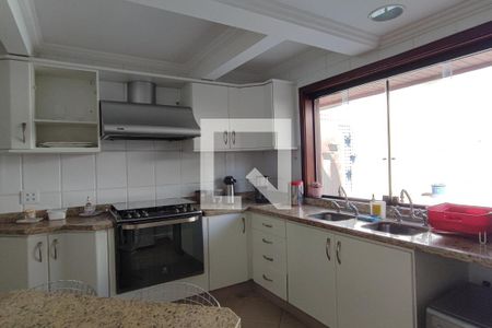 Casa à venda com 615m², 6 quartos e 6 vagas Casa à venda com 615m², 6 quartos e 6 vagasCozinha