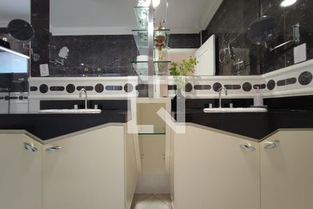 Casa à venda com 615m², 6 quartos e 6 vagas Casa à venda com 615m², 6 quartos e 6 vagasBanheiro Suíte 4