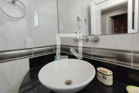 Casa à venda com 615m², 6 quartos e 6 vagas Casa à venda com 615m², 6 quartos e 6 vagasBanheiro Suíte 2