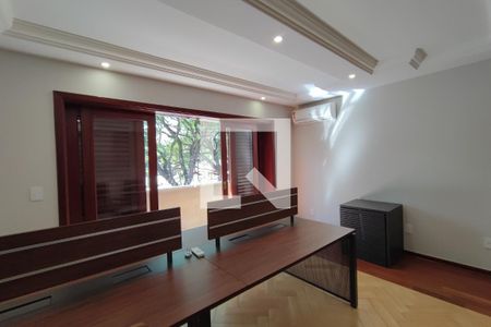 Casa à venda com 615m², 6 quartos e 6 vagas Casa à venda com 615m², 6 quartos e 6 vagasEscritório