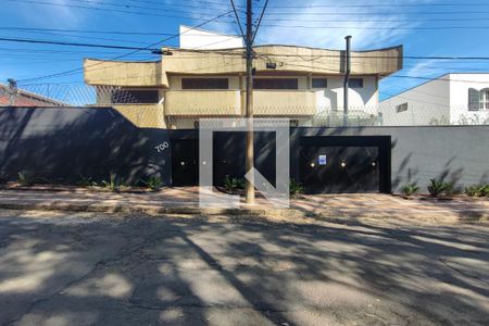Casa à venda com 615m², 6 quartos e 6 vagas Casa à venda com 615m², 6 quartos e 6 vagasFachada