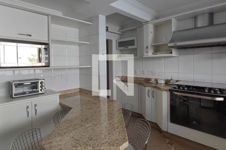 Casa à venda com 615m², 6 quartos e 6 vagas Casa à venda com 615m², 6 quartos e 6 vagasCozinha