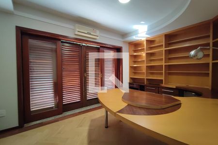 Casa à venda com 615m², 6 quartos e 6 vagas Casa à venda com 615m², 6 quartos e 6 vagasEscritório