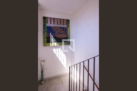 Apartamento à venda com 240m², 3 quartos e 2 vagas Apartamento à venda com 240m², 3 quartos e 2 vagasEscada