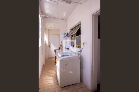 Apartamento à venda com 240m², 3 quartos e 2 vagas Apartamento à venda com 240m², 3 quartos e 2 vagasÁrea de Serviço