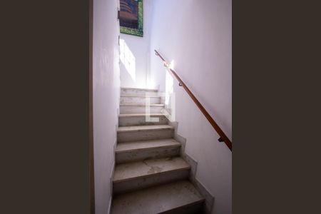 Apartamento à venda com 240m², 3 quartos e 2 vagas Apartamento à venda com 240m², 3 quartos e 2 vagasEscada