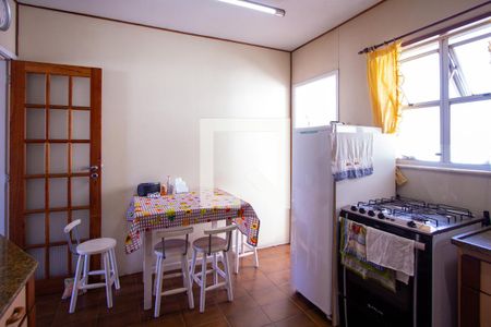 Apartamento à venda com 240m², 3 quartos e 2 vagas Apartamento à venda com 240m², 3 quartos e 2 vagasCozinha