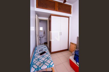 Apartamento à venda com 240m², 3 quartos e 2 vagas Apartamento à venda com 240m², 3 quartos e 2 vagasQuarto de Serviço