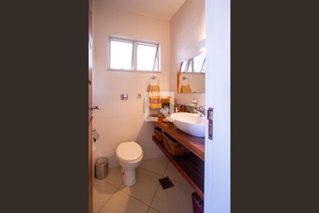 Apartamento à venda com 240m², 3 quartos e 2 vagas Apartamento à venda com 240m², 3 quartos e 2 vagasLavabo 2