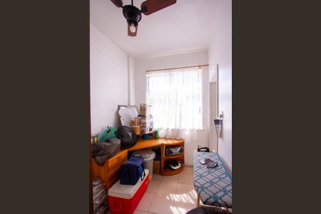 Apartamento à venda com 240m², 3 quartos e 2 vagas Apartamento à venda com 240m², 3 quartos e 2 vagasQuarto de Serviço