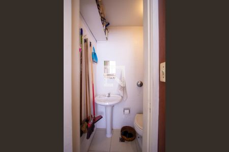 Apartamento à venda com 240m², 3 quartos e 2 vagas Apartamento à venda com 240m², 3 quartos e 2 vagasBanheiro de serviço