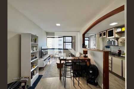 Sala de apartamento à venda com 2 quartos, 68m² em Barra da Tijuca, Rio de Janeiro