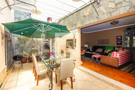 Casa à venda com 200m², 4 quartos e 2 vagas Casa à venda com 200m², 4 quartos e 2 vagasÁrea comum