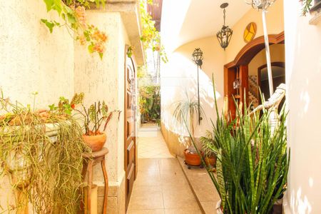 Casa à venda com 200m², 4 quartos e 2 vagas Casa à venda com 200m², 4 quartos e 2 vagasCorredor