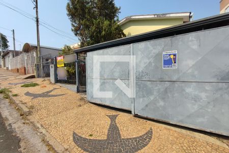 Casa à venda com 340m², 5 quartos e 3 vagas Casa à venda com 340m², 5 quartos e 3 vagasPLACA INSTALADA NA FACHADA