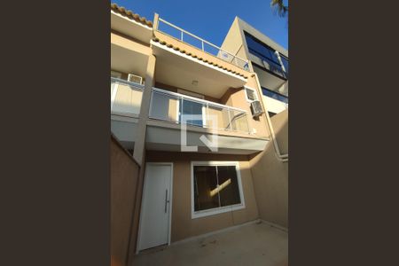 Casa de condomínio à venda com 100m², 3 quartos e 2 vagas Casa de condomínio à venda com 100m², 3 quartos e 2 vagas1º Pav - Area Externa