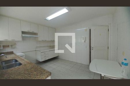 Casa à venda com 240m², 3 quartos e 3 vagas