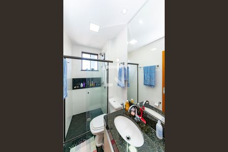 Apartamento à venda com 180m², 3 quartos e 4 vagas Apartamento à venda com 180m², 3 quartos e 4 vagasBanheiro da Suíte