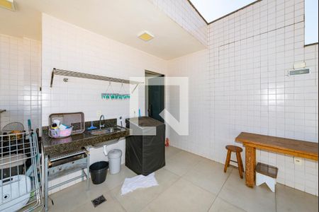 Apartamento à venda com 180m², 3 quartos e 4 vagas Apartamento à venda com 180m², 3 quartos e 4 vagasÁrea de Serviço