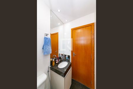 Apartamento à venda com 180m², 3 quartos e 4 vagas Apartamento à venda com 180m², 3 quartos e 4 vagasBanheiro da Suíte